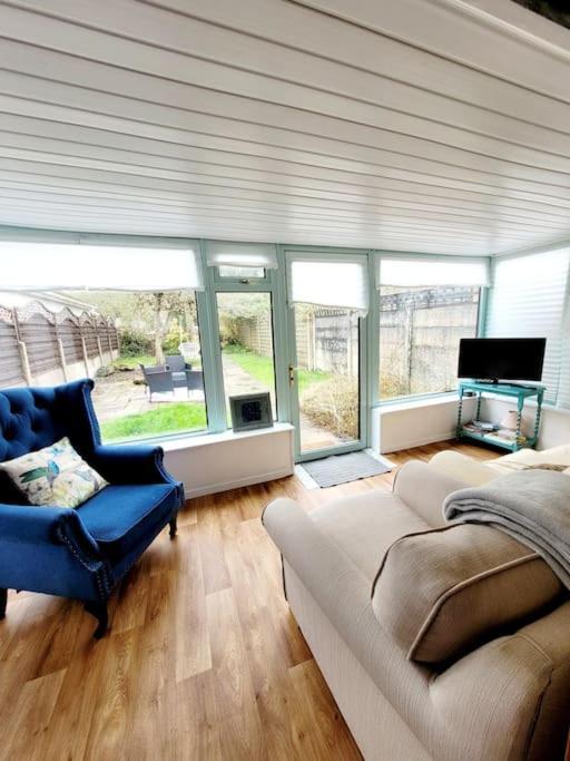 Riverside Bungalow - Direct River Access! Ystradgynlais Exterior photo