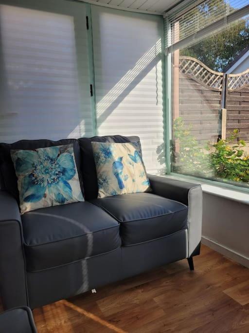 Riverside Bungalow - Direct River Access! Ystradgynlais Exterior photo